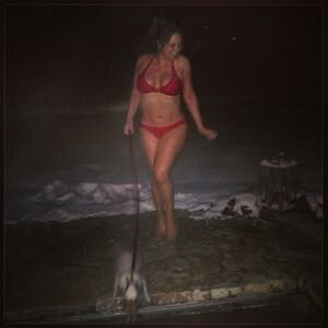 Maraja Keri: Prošetala psa u bikiniju