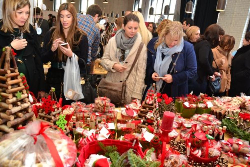 U nedelju 22. decembra, održano je novogodišnje izdanje Mikser Design Food marketa, tradicionalne Mikserove manifestacije koja spaja dizajn, hranu i inovativne tendencije u gastronomiji. Market je obeležila humanitarna aukcija torti na kojoj je prikupljeno 320