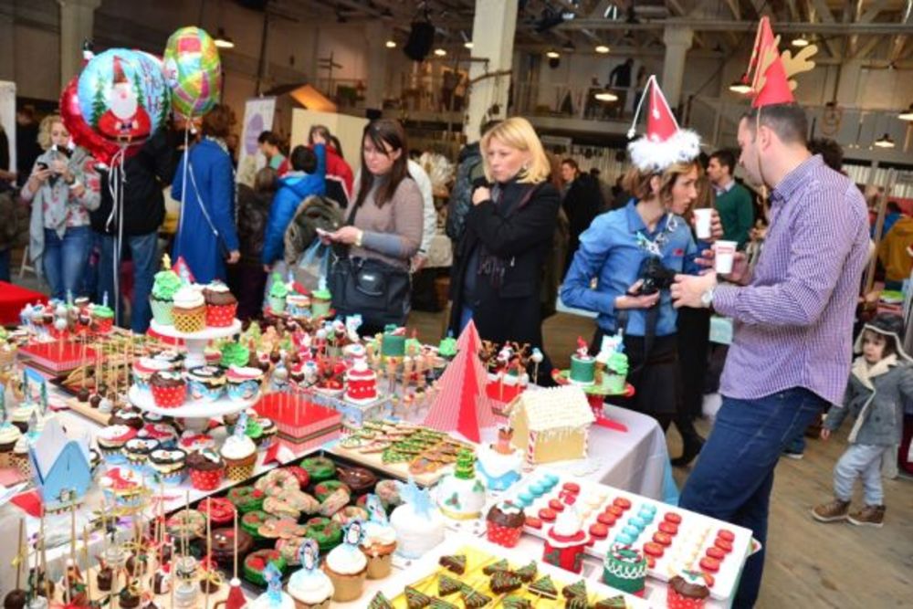 U nedelju 22. decembra, održano je novogodišnje izdanje Mikser Design Food marketa, tradicionalne Mikserove manifestacije koja spaja dizajn, hranu i inovativne tendencije u gastronomiji. Market je obeležila humanitarna aukcija torti na kojoj je prikupljeno 320