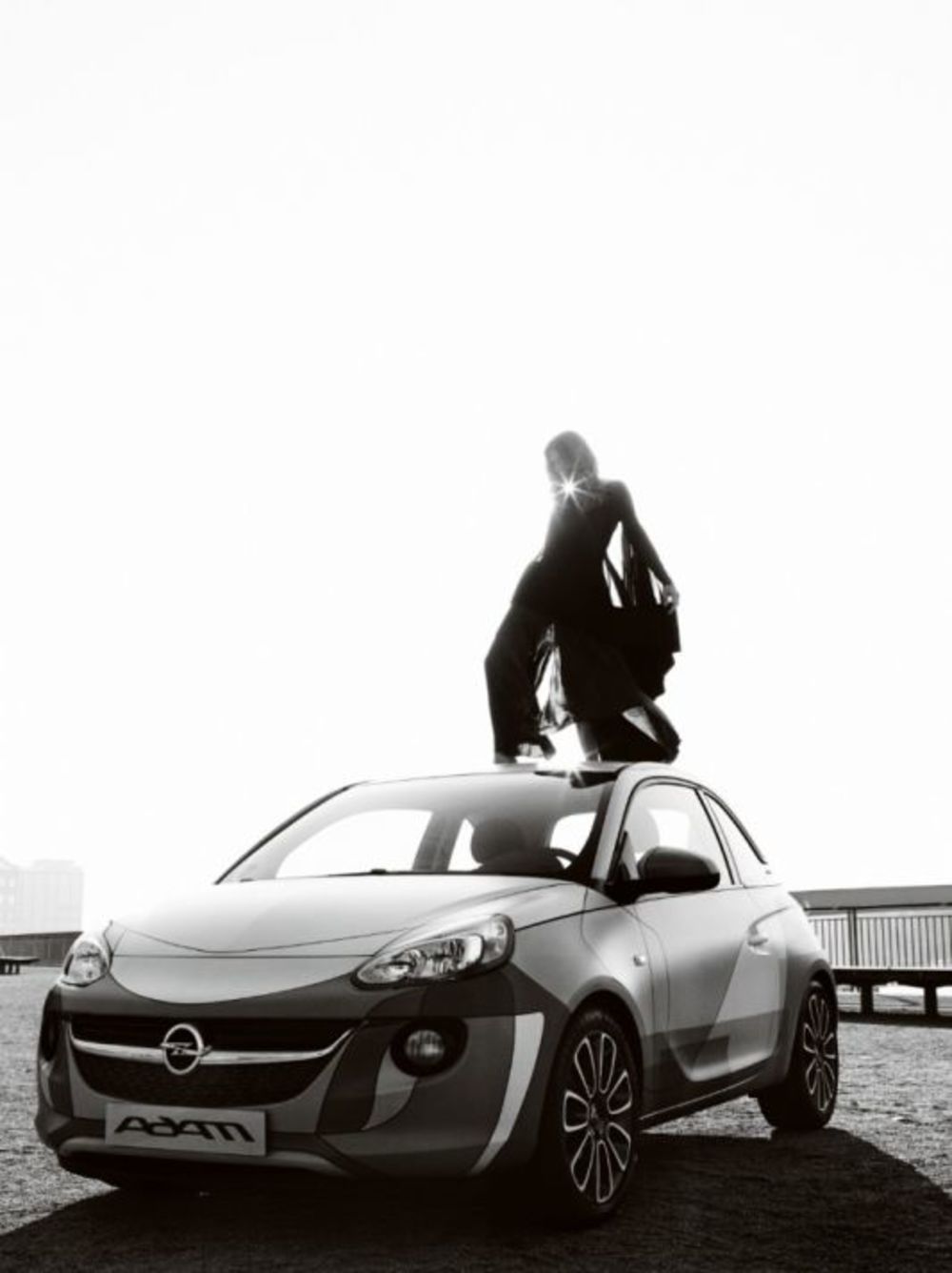 Opel ADAM će biti predstavljen na novi način, ni manje ni više nego od strane međunarodne superzvezde. Kanadski kompozitor i rok pevač nije samo izvanredan muzičar, već i ugledan fotograf. Ovaj umetnik u njegovom studiju u Berlinu fotografisao je šampiona indi