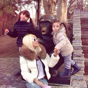 Jelena Karleuša: Prijatno popodne sa ćerkama u zoo vrtu