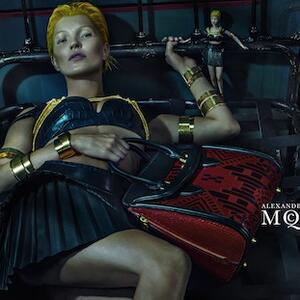 Kejt Mos: Seksi kampanja za modnu kuću Alexander McQueen