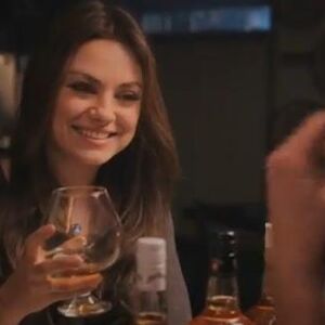 Mila Kunis u kampanji za svoje omiljeno alkoholno piće