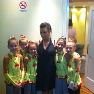 Ana Kokić sa devojčicama na kondcionim vežbama!