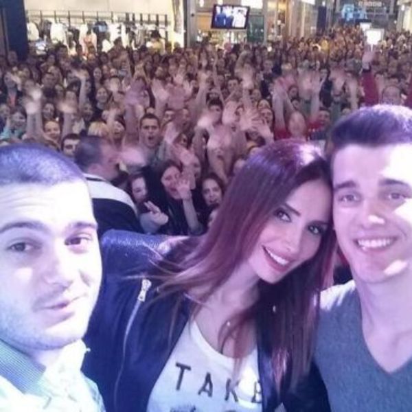Emina Jahović u trci za najbolji grupni selfie u Srbiji