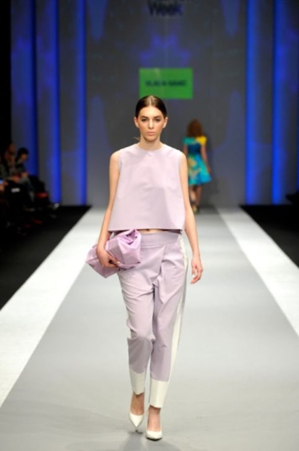 Drugo veče 35. BelgradeFashionWeek-a otpočelo je revijom Klasa udruženja koje je oformljeno na odseku za kostim Fakulteta primenjenih umetnosti u Beogradu a koje čini deset mladih dizajnerki. To su: Ivana Lazarević, SanjaStepanović, Teodora Živković, Katarina