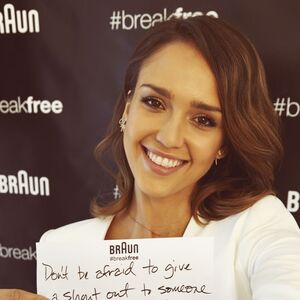 Džesika Alba u kampanji Breakfree poziva žene da se međusobno ohrabre