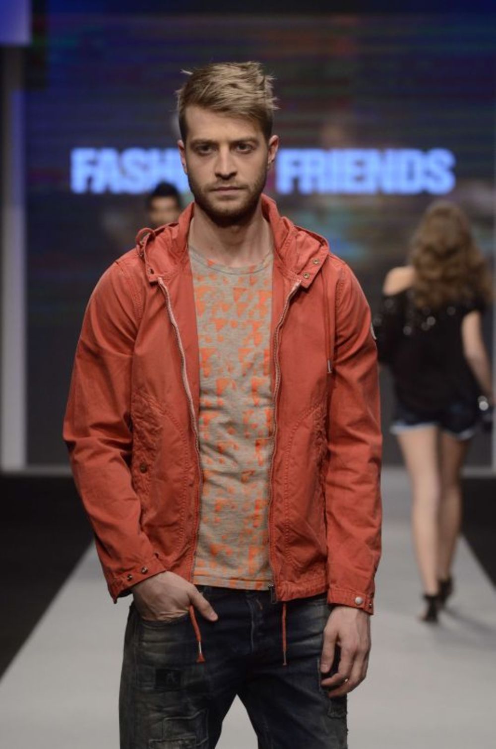 Fashion Company, vlasnik poznatog koncepta Fashion & Friends, vodećeg multibrend prodajnog lanca u zemlji, predstavio je treće večeri 24. Fashion Selectiona najveće adute iz svoje ponude za sezonu proleće/leto 2014. 
Nakon toga usledila je revija holandsk