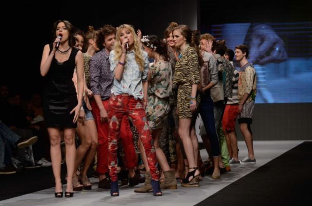 Fashion Company, vlasnik poznatog koncepta Fashion & Friends, vodećeg multibrend prodajnog lanca u zemlji, predstavio je treće večeri 24. Fashion Selectiona najveće adute iz svoje ponude za sezonu proleće/leto 2014. 
Nakon toga usledila je revija holandsk
