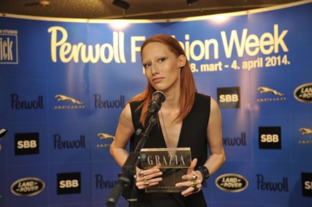 Završen je 35. Perwoll Fashion Week, a sinoć je u Diva Lounge Baru u Grand Casinu održana svečana dodela nagrada za najbolje učesnike vodećeg modnog projekta u regionu. Počasna nagrada Beogradske nedelje mode koju dodjeljuje Nenad Radujević, direktor Beogradsk