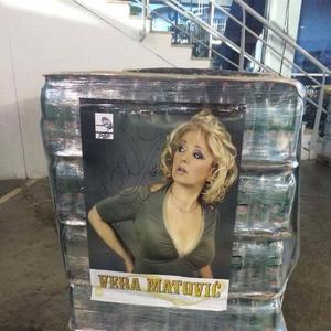 I Vera Matović u humanitarnoj akciji: Zalepila svoje postere preko pomoći