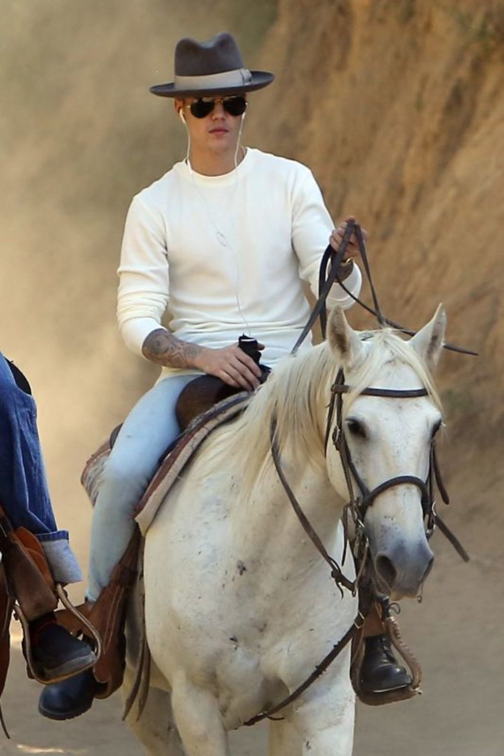 Džastin Biber je u toplom danu izabrao da uživa u jahanju konja.