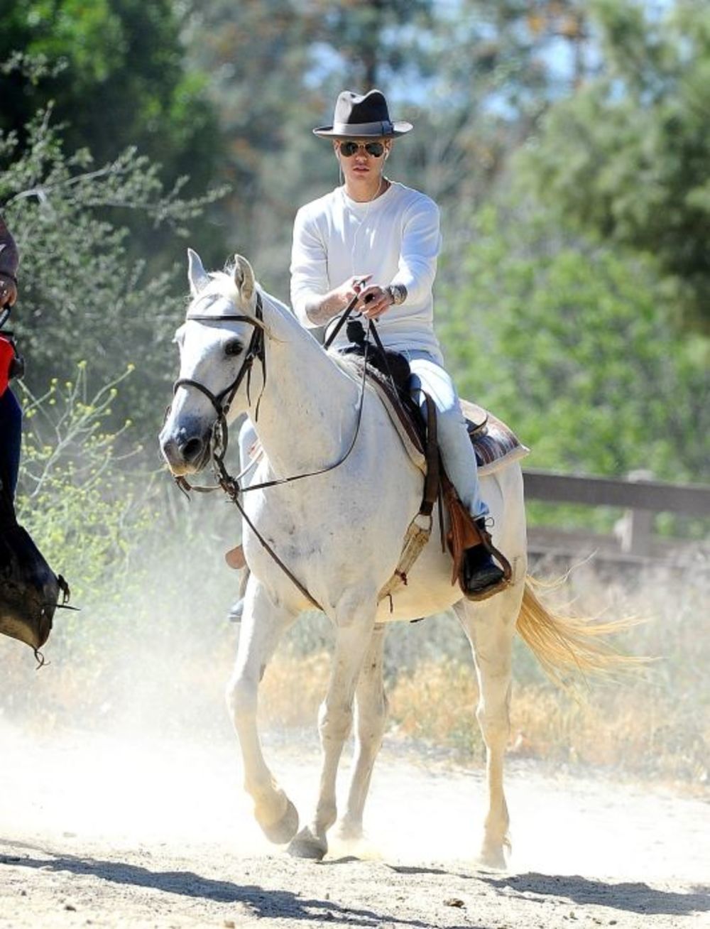 Džastin Biber je u toplom danu izabrao da uživa u jahanju konja.