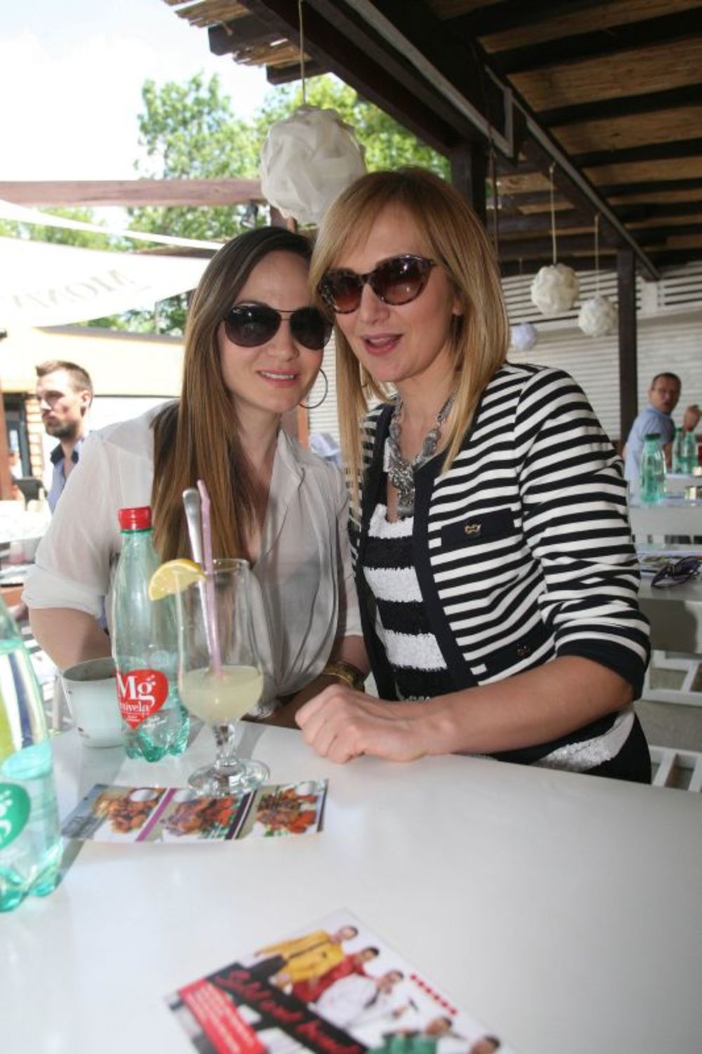 Magazin Story i Naxi radio održali su još jedan Savršen vikend u kafeu Koketa na Adi Ciganliji, koji se ove godine održava uz podršku prijatelja projekta Grand kafom, Esensa i Mg Mivela vodom. Kao i svaki put najviše pažnje kod prisutnih izazvale su poznate li