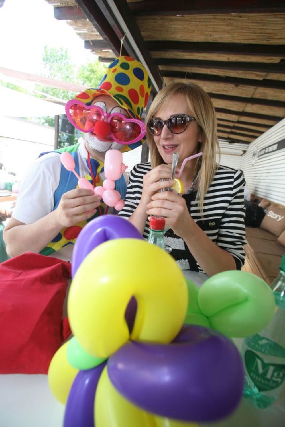 Magazin Story i Naxi radio održali su još jedan Savršen vikend u kafeu Koketa na Adi Ciganliji, koji se ove godine održava uz podršku prijatelja projekta Grand kafom, Esensa i Mg Mivela vodom. Kao i svaki put najviše pažnje kod prisutnih izazvale su poznate li