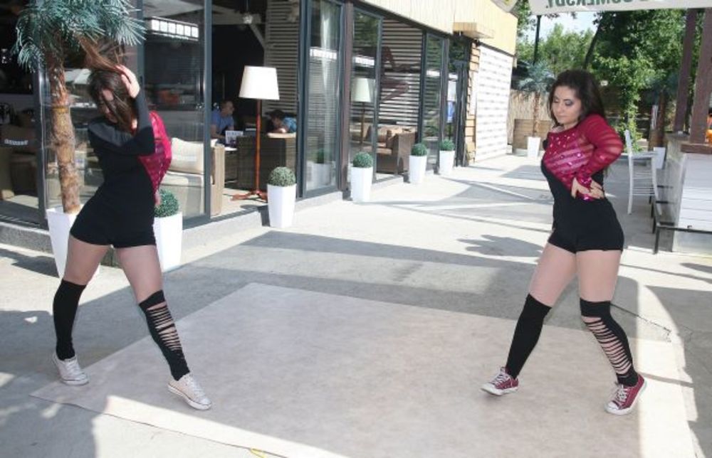 Magazin Story i Naxi radio održali su još jedan Savršen vikend u kafeu Koketa na Adi Ciganliji, koji se ove godine održava uz podršku prijatelja projekta Grand kafom, Esensa i Mg Mivela vodom. Kao i svaki put najviše pažnje kod prisutnih izazvale su poznate li