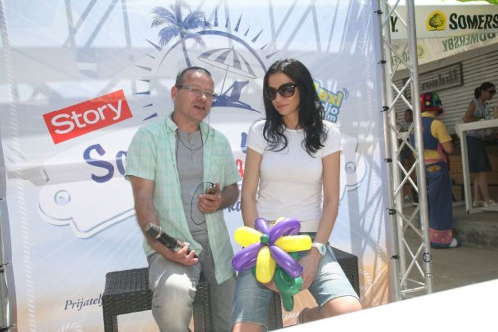 Magazin Story i Naxi radio održali su još jedan Savršen vikend u kafeu Koketa na Adi Ciganliji, koji se ove godine održava uz podršku prijatelja projekta Grand kafom, Esensa i Mg Mivela vodom. Kao i svaki put najviše pažnje kod prisutnih izazvale su poznate li