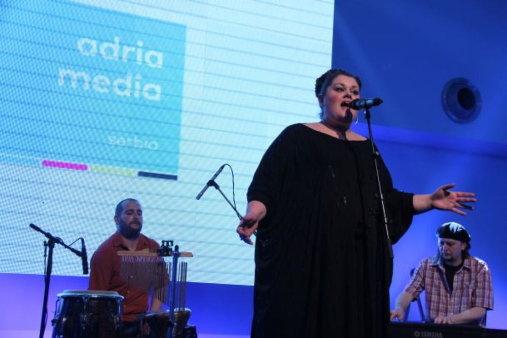 Kompanija Adria Media Serbia proslavila je korporativni dan zvaničnim koktelom koji je održan u Hotelu Jugoslavija. Na ovom događaju ustanovljena je AMS godišnja nagrada.