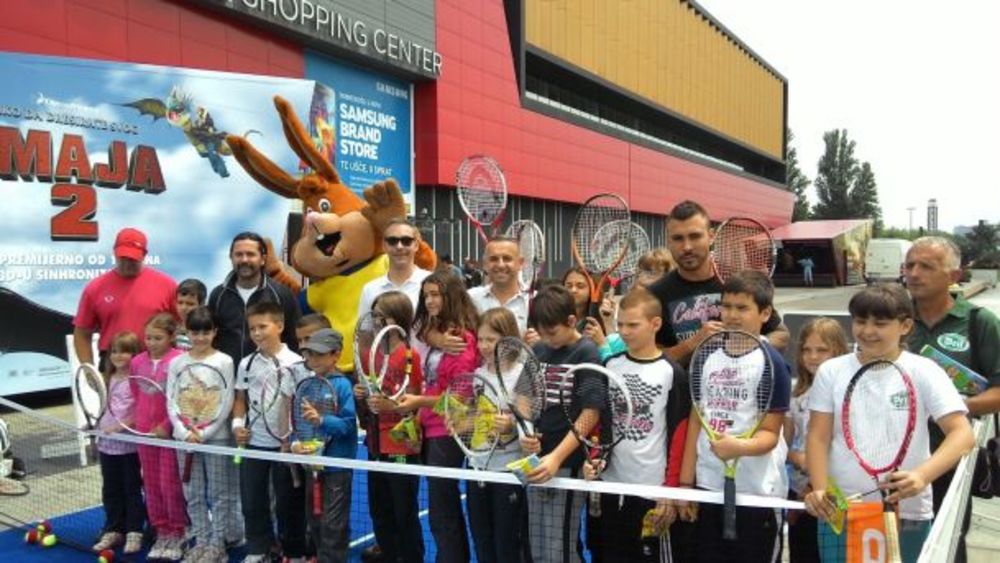 Uprkos varljivom vremenu, poznate ličnosti i njihove mlađe kolege ukrstili su rekete i najavili održavanje tradicionalnog humanitarnog Hugo Boss teniskog turnira zakazanog za 21. i 22. jun na TC Novak.