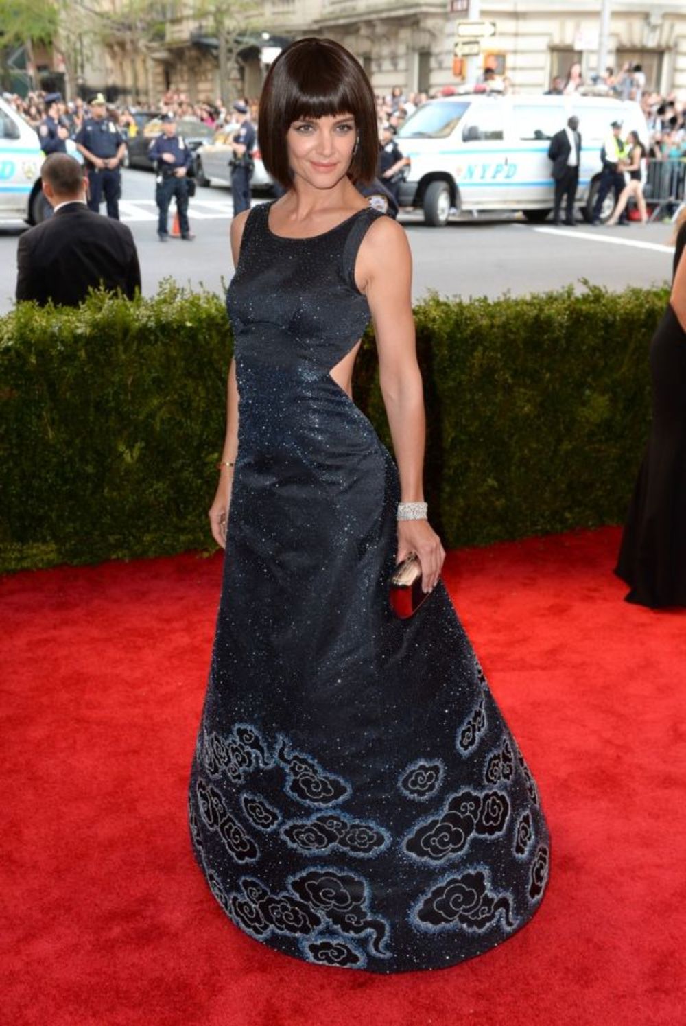 Jedan od najglamuroznijih događaja na svetu, Met gala bal, održan je sinoć, a mi vam prenosimo kako su izgledale najveće svetske zvezde