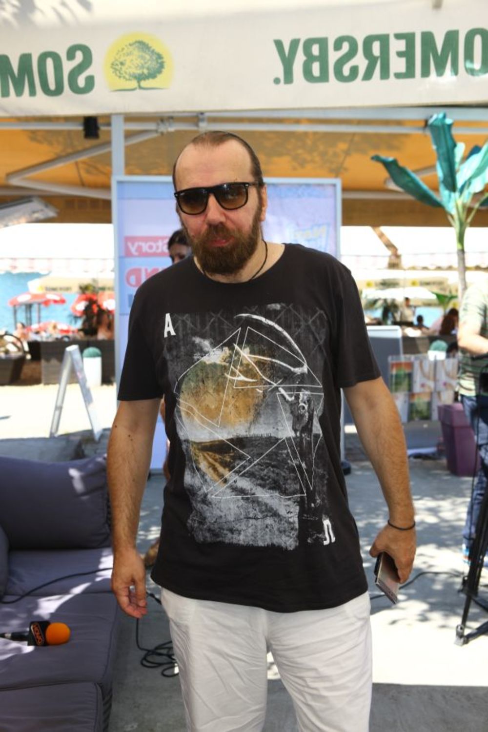 Protekli subota i nedelja na Adi Ciganliji bili su rezervisani za još jedno druženje posetilaca kafea Koketa i poznatih ličnosti. Uživali su u poklonima, ali i zanimljivim aktivnostima koje su im pripremili magazin Story i Naxi radio