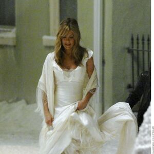Zgodna mlada: Pogledajte šest venčanih haljina Dženifer Aniston