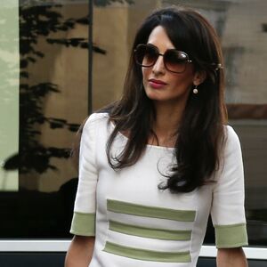 Amal Kluni vlada uličnom modom: Nežni pastel i efektni detalji za moćan izgled (FOTO)