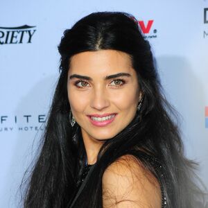 ZAPREPASTILA JAVNOST: Evo zašto je lepa turska glumica Tuba Bujukustun odsekla kosu (FOTO)