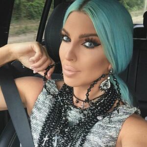 Jelena Karleuša: Idealan autfit za jesenje popodne (FOTO)