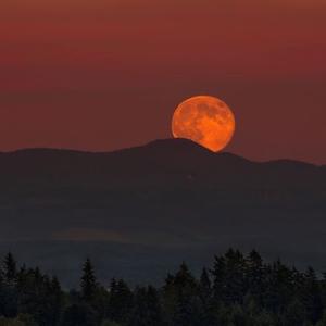 Astro prognoze lunarne eklipse: Šta pomračenje krvavog Meseca donosi vašem znaku