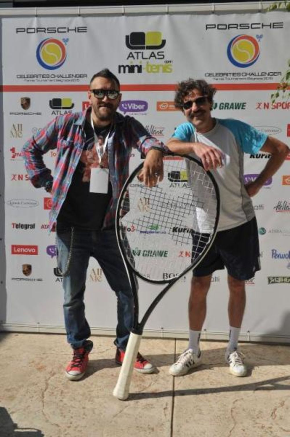 Mečevi prvog dana 14. teniskog turnira poznatih i 10. mini tenis open obeležili su neizvesni i zanimljivi gemovi, ali pre svega sjajna zabava, fer plej i duh sportskog drugarstva.