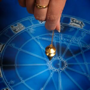 Dnevni horoskop za 12. oktobar: Vodolija će doživeti neprijatnost na poslu, Bik dopušta da ga emocije povedu