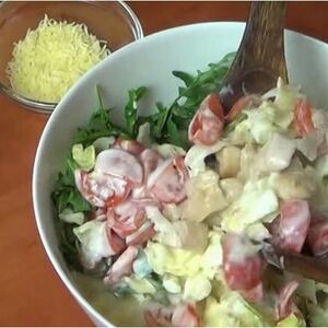 Brzo i dijetalno: Ovakvu Cezar salatu još niste probali! (VIDEO)