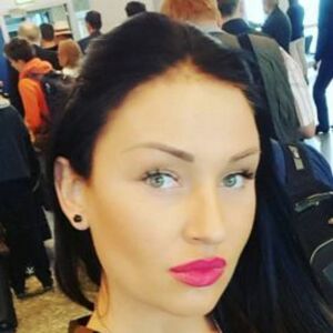 Katarina Živković kao make up inspiracija: Kako da besprekorno nanesete ruž u jarkoj boji? (FOTO + VIDEO)