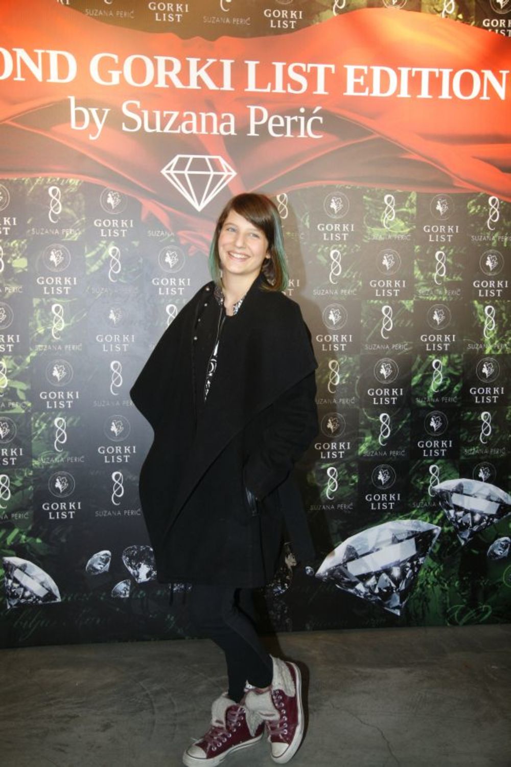 Dizajnerka Suzana Perić sinoć je održala spektakularnu modnu reviju na kojoj je predstavila svoju novu kolekciju pod nazivom Diamond. Reviji su prisustvovale brojne poznate ličnosti, a neki od njih našli su se i u ulozi manekena.