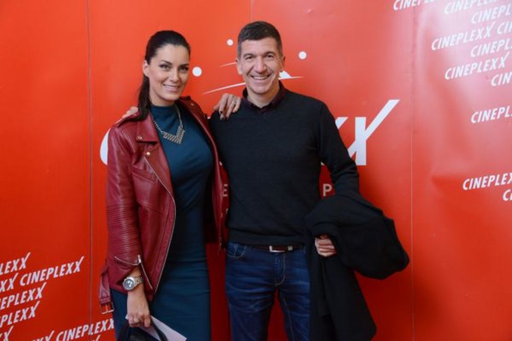 Najnovije ostvarenje o tajnom agentu Džejmsu Bondu, Spektra, premijerno je prikazano u bioskopu Cineplexx UŠĆE Shopping Center istovremeno u svih 11 sala uz prisustvo mnogobrojnih ličnosti iz javnog života zemlje i regiona.