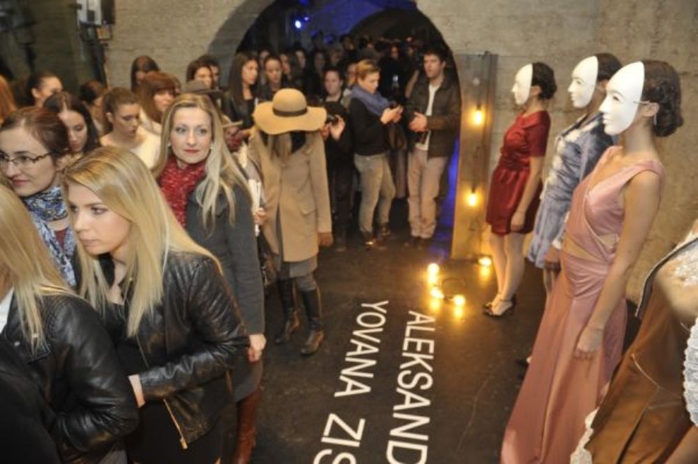 Druge večeri 38. Black\'n\'Easy Fashion Week-a održan je tradicionalni program pod nazivom Modne vinjete u atraktivnom prostoru galerije Štab.