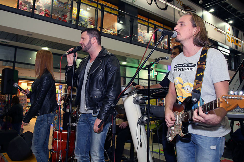 Humanitarne Immo VIP karaoke protekle su u znaku sjajne zabave koju su priredile poznate ličnosti.