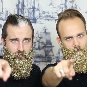 Svetlucava brada oduševljava muškarce: Šta vi kažete? (FOTO)