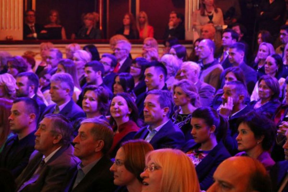 Prestižna Nagrada Braća Karić koju Karić fondacija već 18 godina dodeljuje znamenitim ličnostima koje su svojim radom, inovacijama i ličnim zalaganjem zadužile čovečanstvo svečano je dodeljena 30. novembra, na Velikoj sceni Narodnog pozorišta u Beogradu.