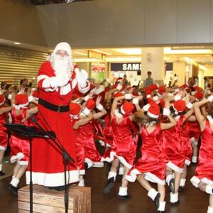 Novogodišnja čarolija: Karneval Deda Mrazova otvotio Ušće čarobni grad