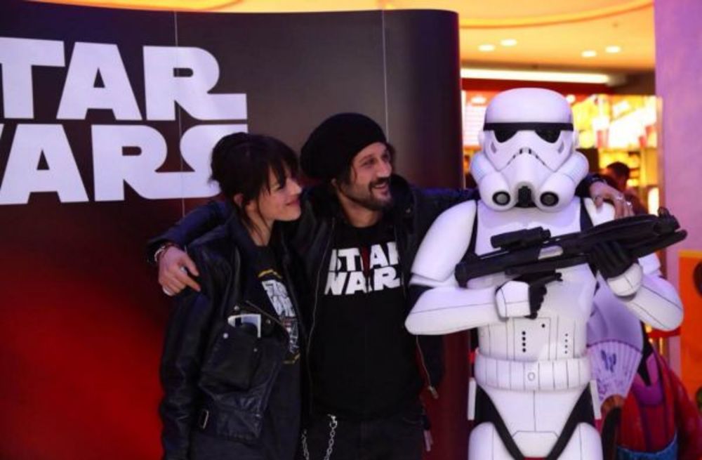 Sinoć je održana ponoćna premijera filma Star wars – Buđenje sile,  u čak 32 bioskopske sale širom Srbije.