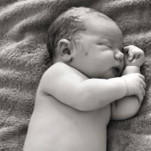 Fotografija bebe koja je osvojila svet: Ljubav ispisana pupčanom vrpcom (FOTO)