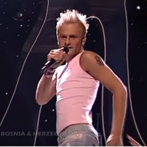 Danas izgleda potpuno drugačije: Sečete li se bosanskog pevača Dina?