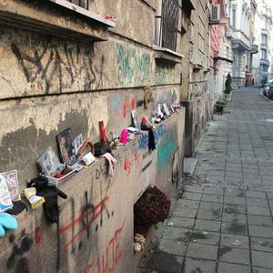 Beograđani, ovo sigurno niste znali: Zašto je ovaj zid prepun pisama, diskova, sličica...?