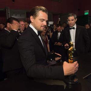 Ovo je očaralo čitav svet: Leo nije ni sanjao da će neko ovako reagovati kada dobije Oskara (VIDEO)