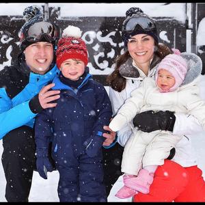 Kraljevska porodica uživa na snegu: Ovako izgleda prvo zimovanje malene princeze Šarlot  (FOTO)