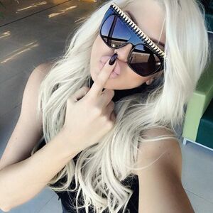 Suknja za koju treba imati hrabrosti: Jelena Karleuša ponovo oduševila (FOTO)