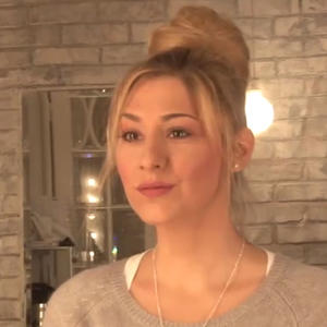 Napravite trendi punđu kao Kristina Radenković u samo nekoliko koraka (VIDEO)