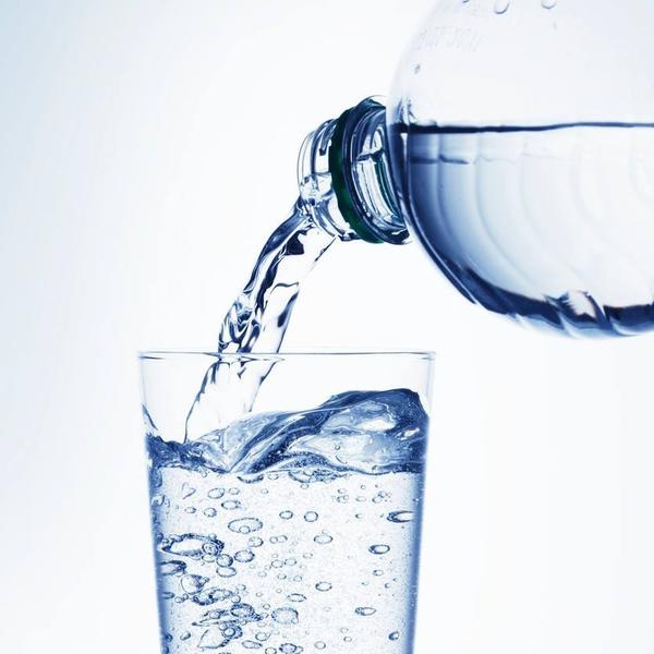 Ne pijete dovoljno vode? Ovih 6 dodataka učiniće je ukusnijom, a organizam će vam biti zahvalan